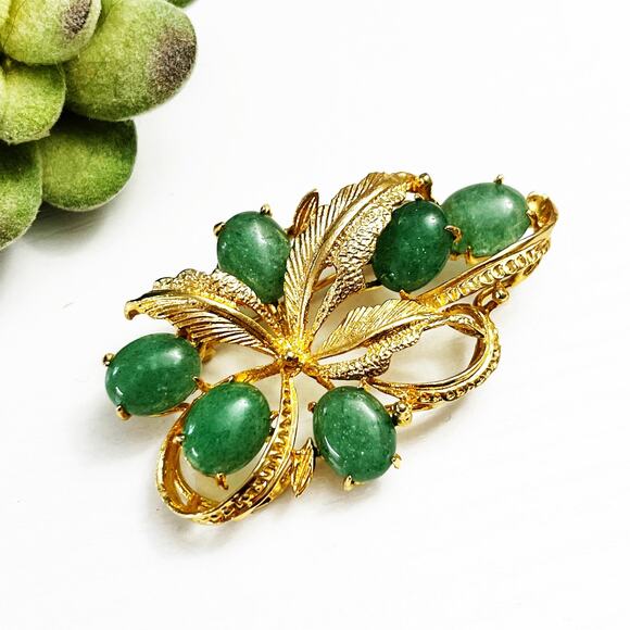 Vintage Jade Green Cabochon Floral Brooch Pin - Picture 1 of 7